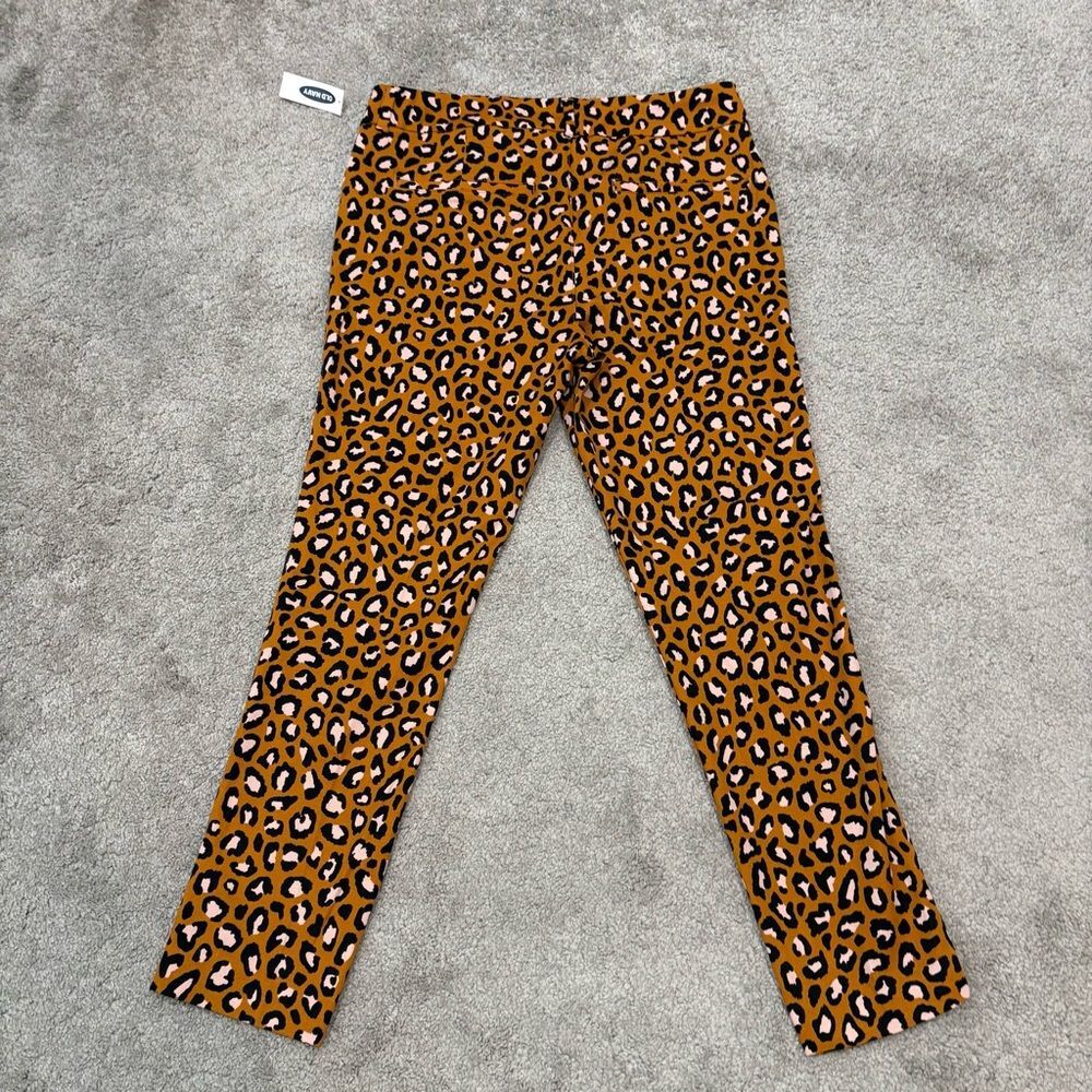 NWT Old Navy Leopard Pixie Ankle Pants Size 8 NWT - image 3